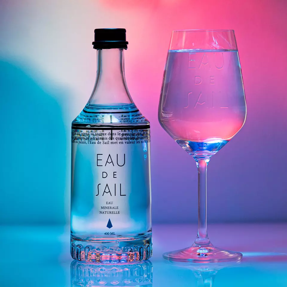 Eau de Sail est une eau minérale naturelle rare,
préservée depuis des millénaires, au coeur de la France à Sail-les-Bains. Conception de biens d'équipement pour l'industrie - Étude de faisabilité industrielle - Design Produit-Innovation-Design Industriel -Projet Demaneo - Agence de design industriel Lyon - Design Packaging Lyon