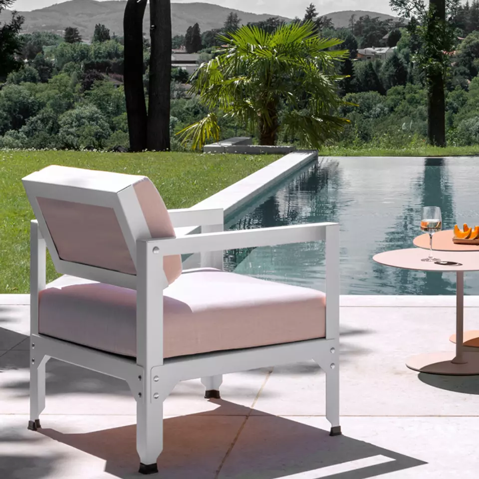 Structure en acier galvanisé permettant un usage indifférencié intérieur ou extérieur - Design Mobilier - Design Produit-Innovation-Design Industriel -Projet Demaneo - Agence de design industriel Lyon - Expert design industriel senior France