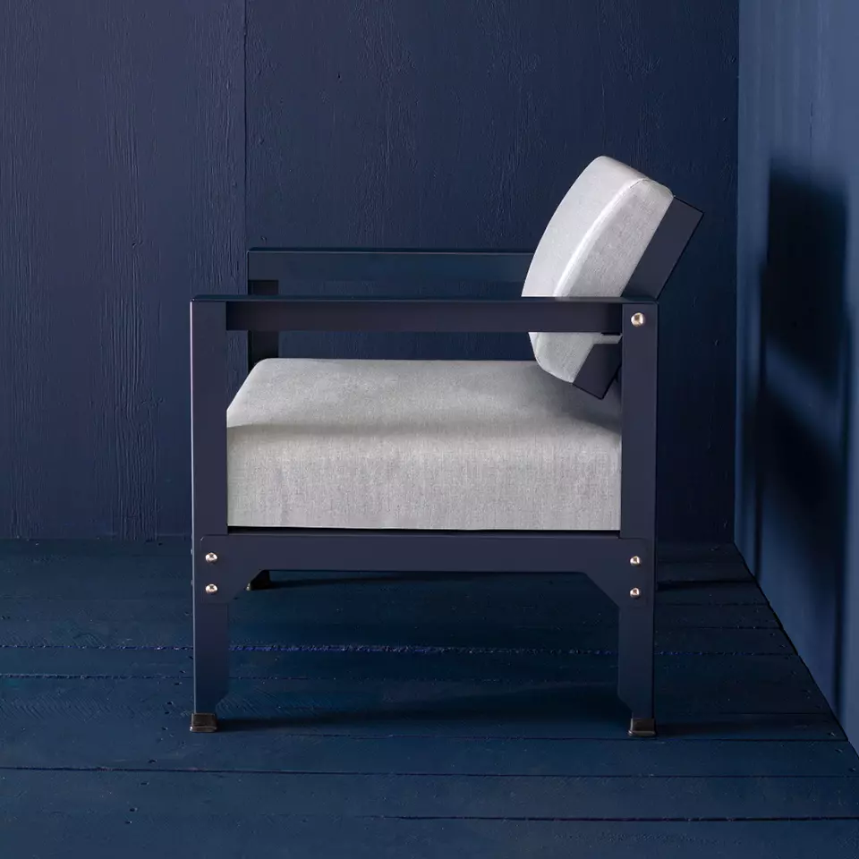 Structure en acier galvanisé permettant un usage indifférencié intérieur ou extérieur - Design Mobilier - Design Produit-Innovation-Design Industriel -Projet Demaneo - Agence de design industriel Lyon - Expert design industriel senior France