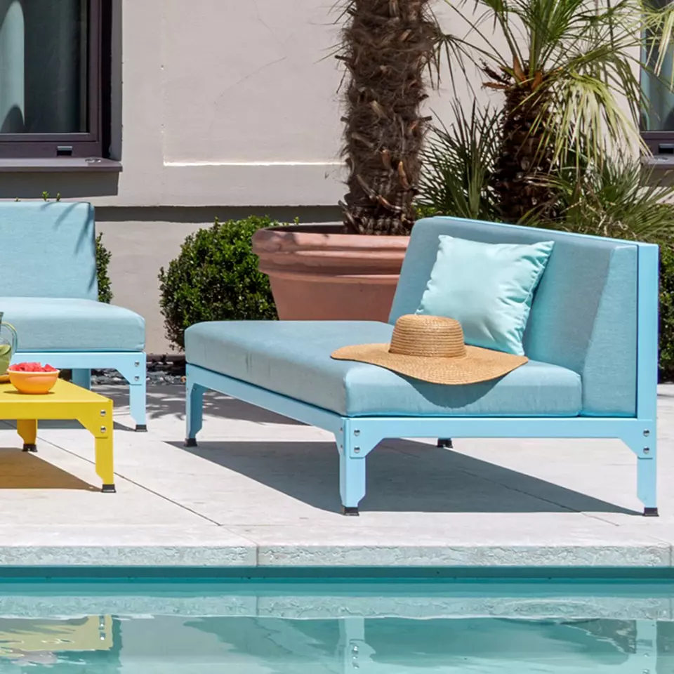 Structure en acier galvanisé permettant un usage indifférencié intérieur ou extérieur - Design Mobilier - Design Produit-Innovation-Design Industriel -Projet Demaneo - Agence de design industriel Lyon - Expert design industriel senior France