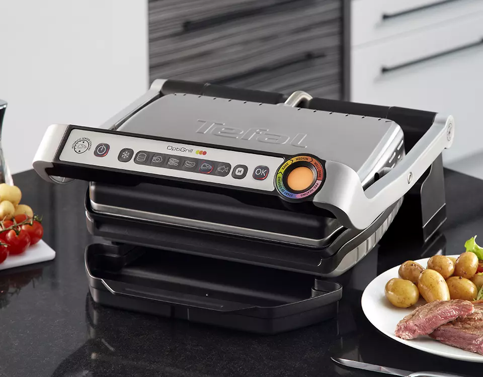 Design Produit - Innovation - Design Industriel -Modélisation CAO 3D - Demaneo, agence de design industriel Lyon - Grâce à la technologie intelligente brevetée, OptiGrill ajuste automatiquement les paramètres de cuisson en fonction de l'épaisseur de la viande pour des cuissons parfaites de vos viandes et poissons.